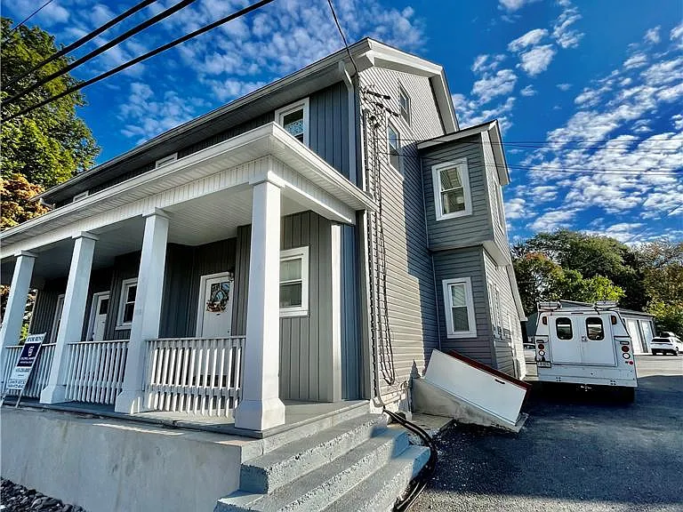 5880 Sullivan Trl #B — Photo 1