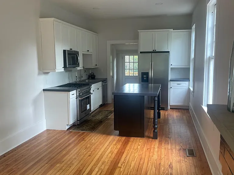 143 Broadway Ave — Photo 5