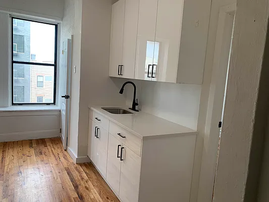 Rented by Metro Prop NY Corp | media 1