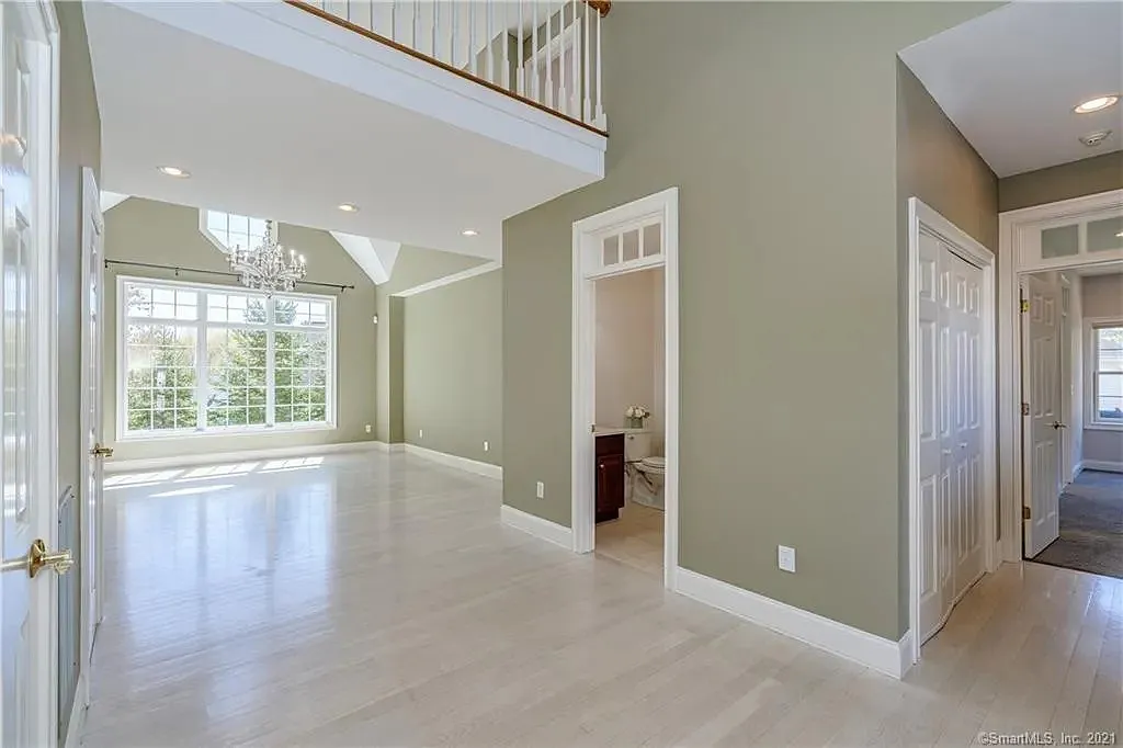 3 bed, 3962 sqft, $5,000 — Photo 3