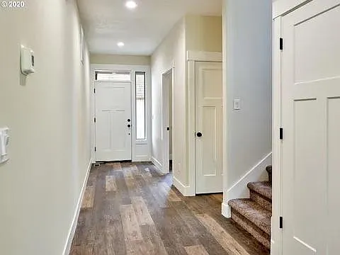 1211 Judy St — Photo 2