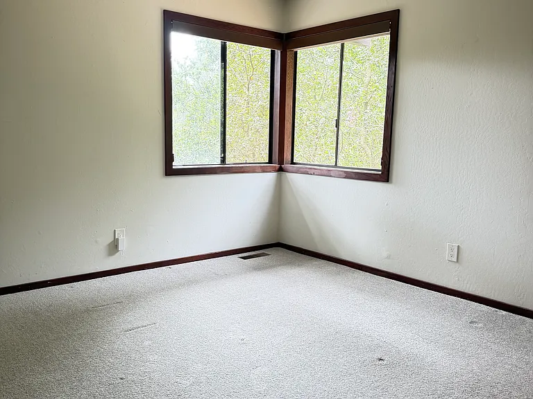 7068 Sayre Dr — Photo 11