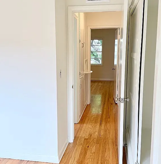 8222 De Longpre Ave #6 — Photo 19