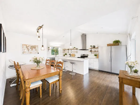 2575 Ashurst Ave, Coquitlam, BC V3K 5T7