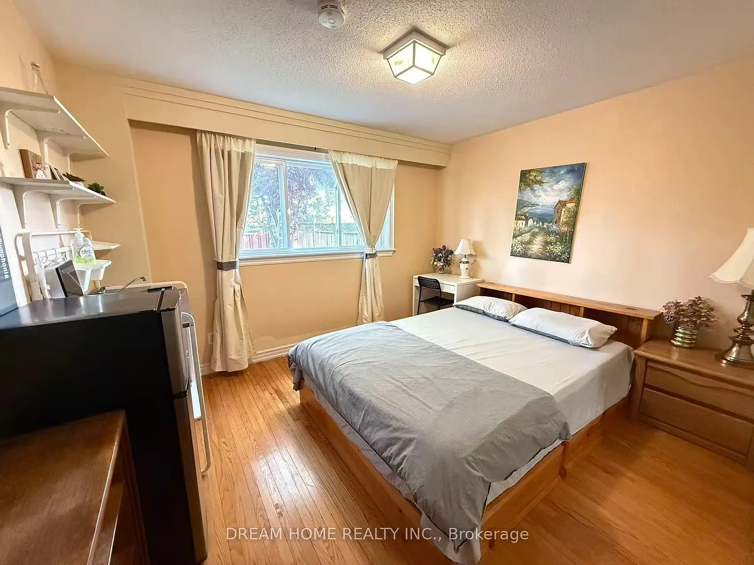 3 bed, $2,300 — Photo 2