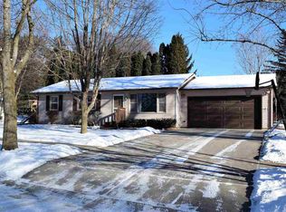 900 Ridge Rd, Decorah, IA 52101