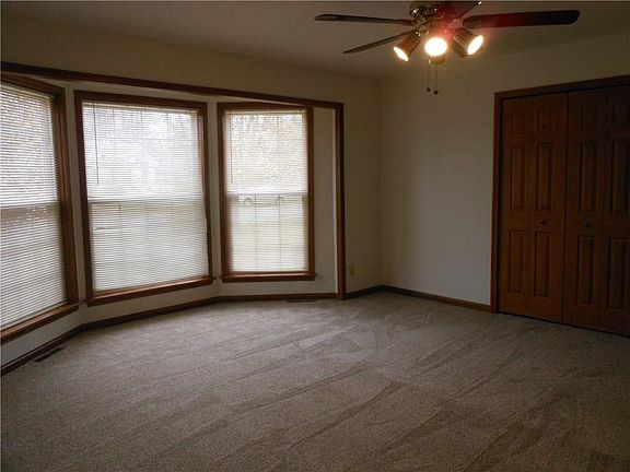 3rd image of 673 W Parkwood St