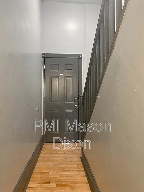 Building Photo - 632 S Broadway #200