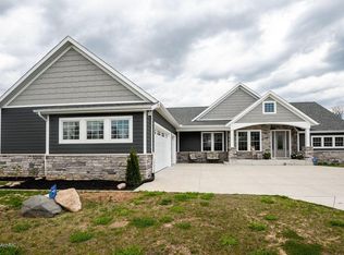 19526 Starbrick St, Edwardsburg, MI 49112