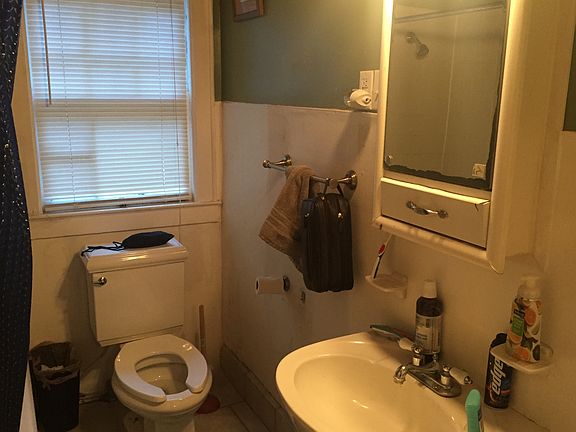 5th image of 207 NW 20th Dr