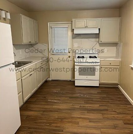 4th image of 2793 Manor Dr