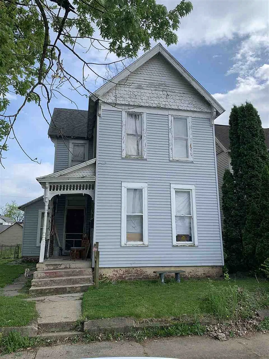 235 NW East St photo 1