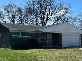 11212 River Dr, Warren, MI 48093