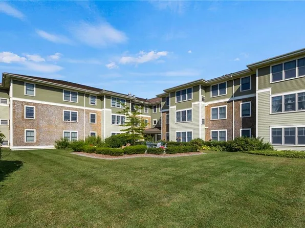 200 Clarke Rd APT 110, Narragansett, RI 02882