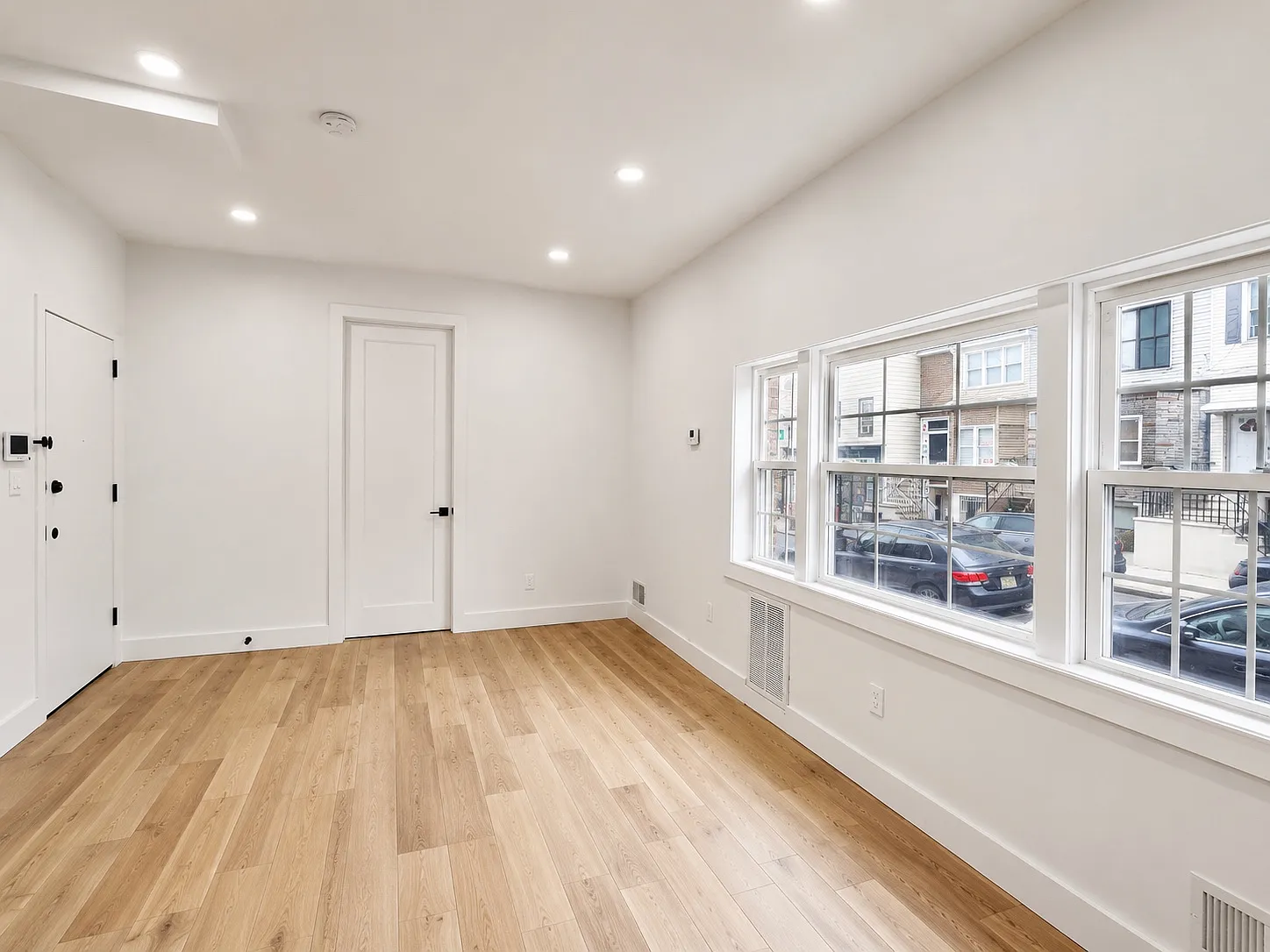3 bed, $3,499 — Photo 2