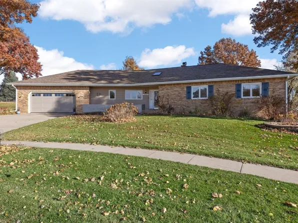 1688 17th Ave, Marion, IA 52302