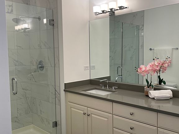 4th image of 2801 N Oakley Ave APT 108
