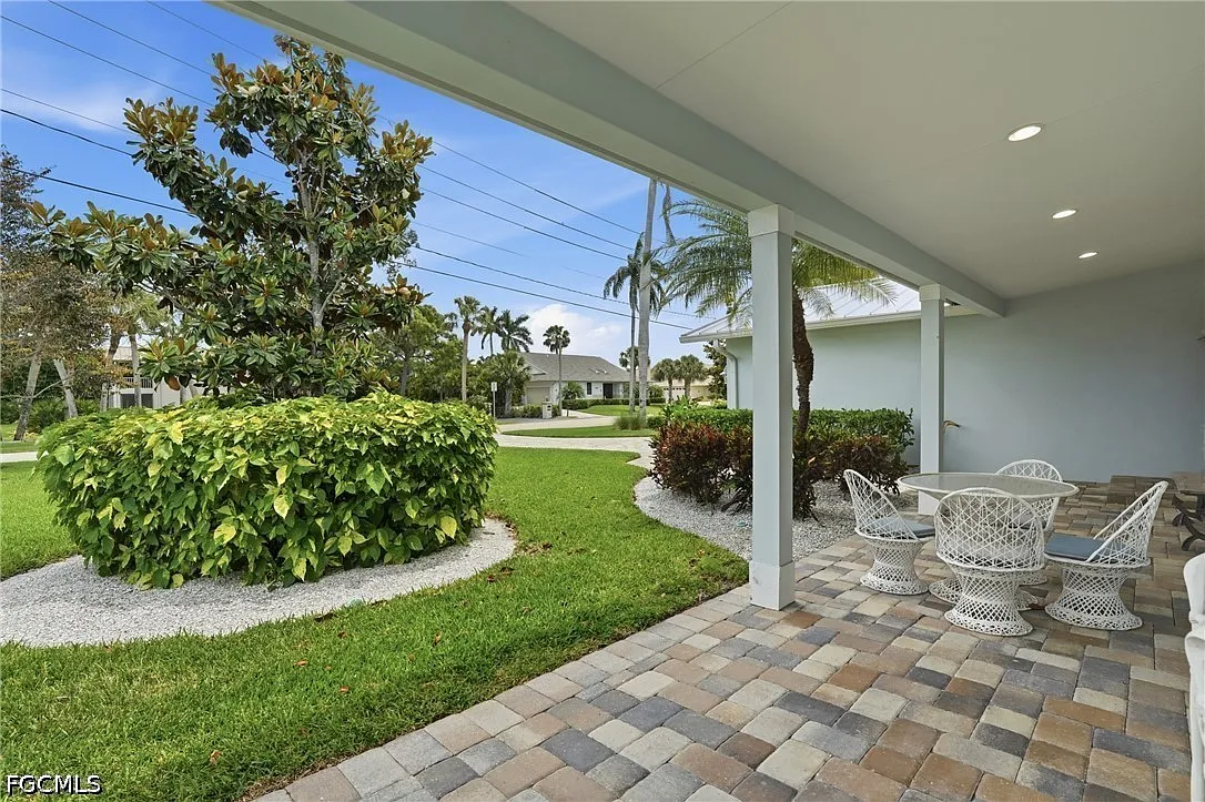 3 bed, 2.0 bath, 1776 sqft, $8,000 — Photo 3