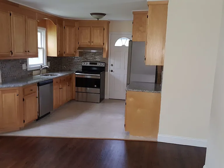 142 Hartl Dr — Photo 4