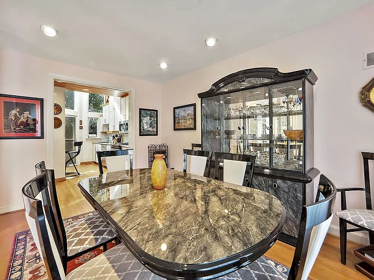 837 New Hampshire Ave NW — Photo 9