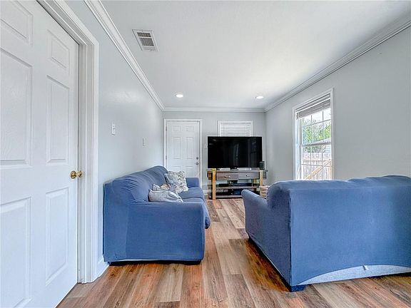 4th image of 340 George St