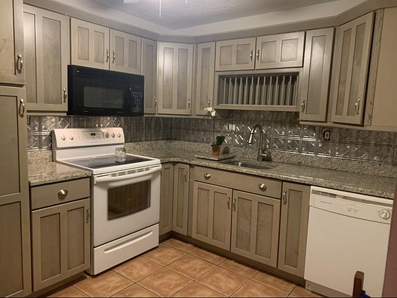3rd image of 16100 Resingron Dr
