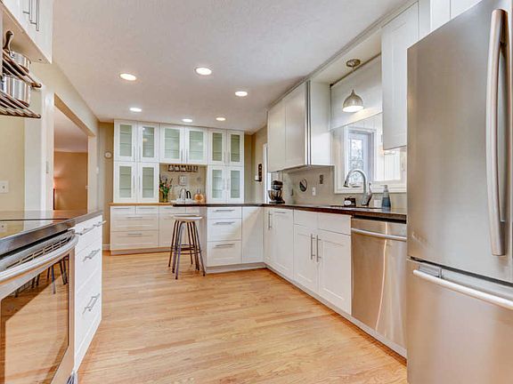 5th image of 8213 Fox Run Ln