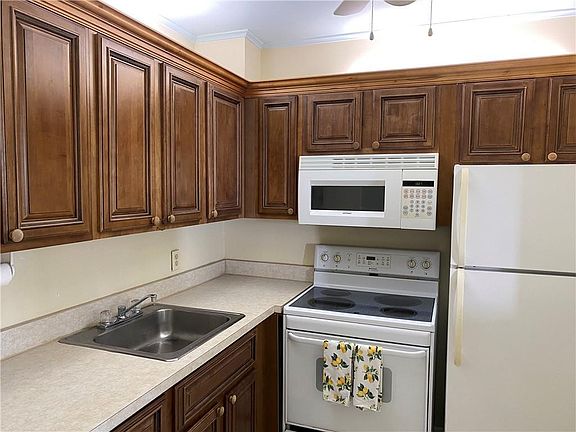 3rd image of 270 Newport R #270