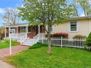 40 Lind St, Fairfield, CT 06824