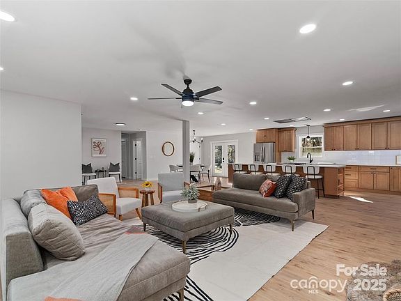 4th image of 1109 S Prestonwood Dr