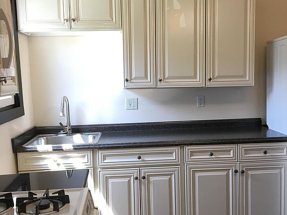 3rd image of 2941A Serantine St