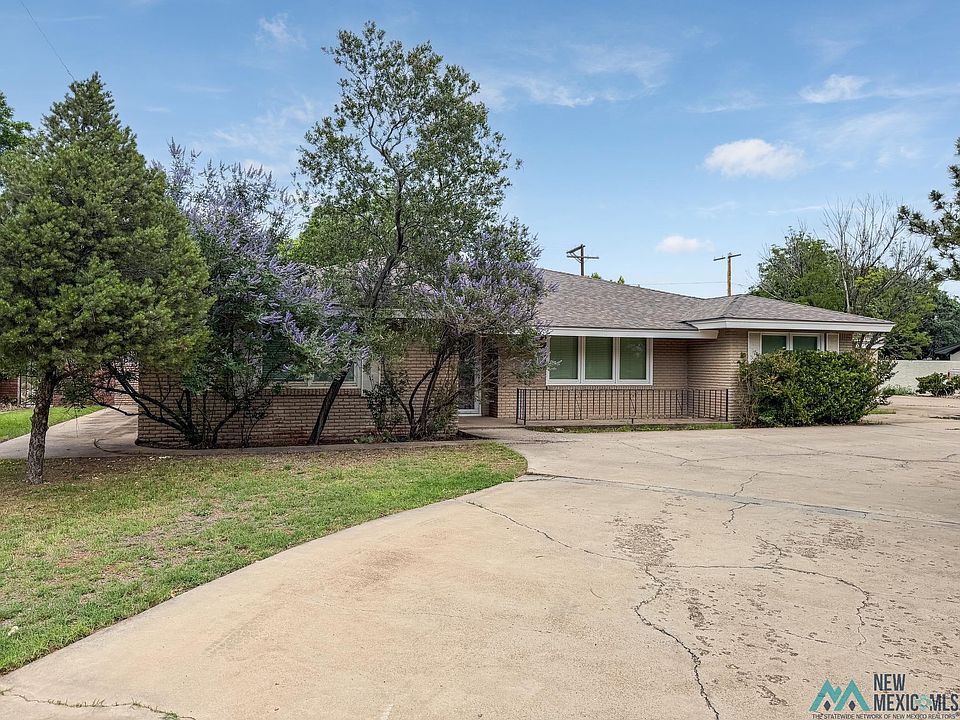 1st image of 700 E Baja Dr