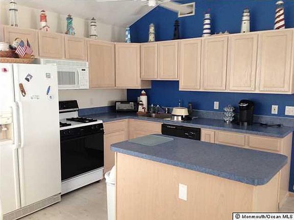 4th image of 323 3rd St