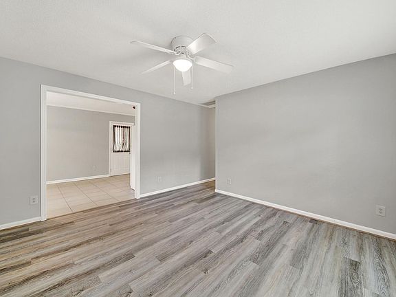 4th image of 225 Deer Creek Dr