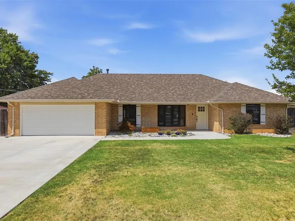 905 NW 33rd St, Moore, OK 73160
