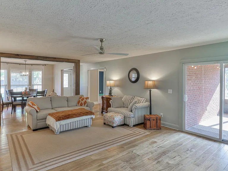1236 Hunters Point Ln — Photo 15