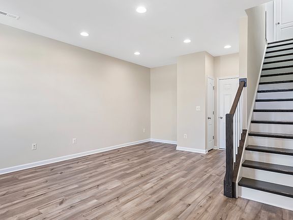 5th image of 2518 Lanham Hill Cir