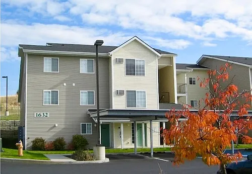 Creekside Apartments Photo 1