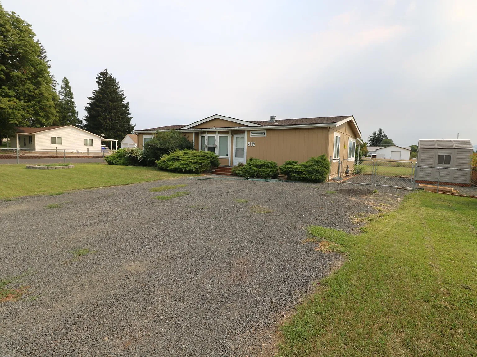 3 bed, 1352 sqft, $2,000 — Photo 1