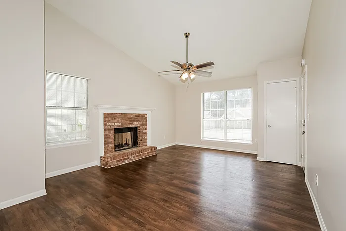 3 bed, 2.0 bath, 1322 sqft, $1,775 — Photo 3