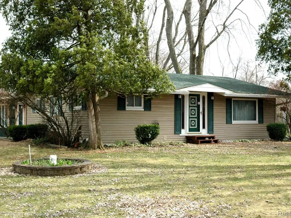 6048 N Lapeer Rd E, Fostoria, MI 48435