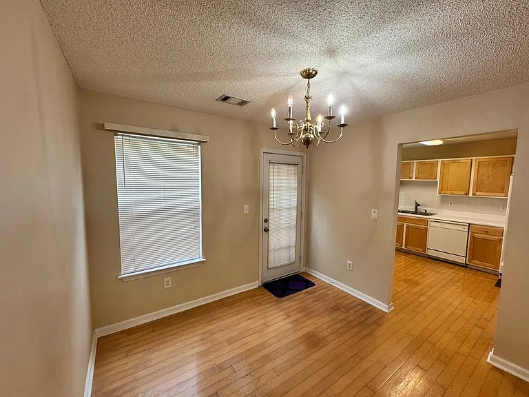 2025 Baramore Oaks Dr — Photo 9