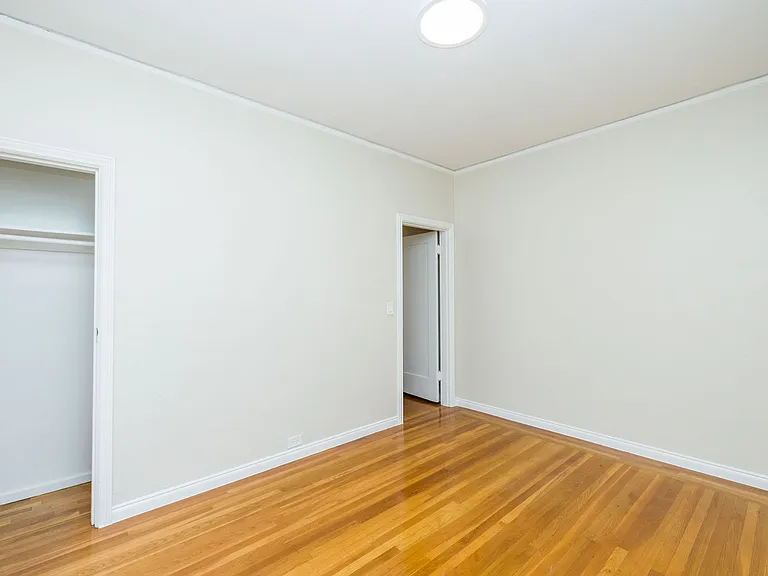 381 Belmont — Photo 9