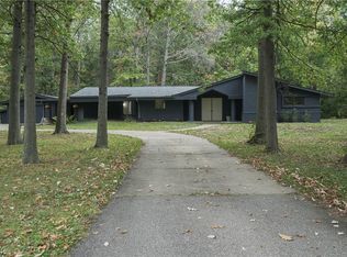 4370 Marcus Dr, Sheffield Village, OH 44054