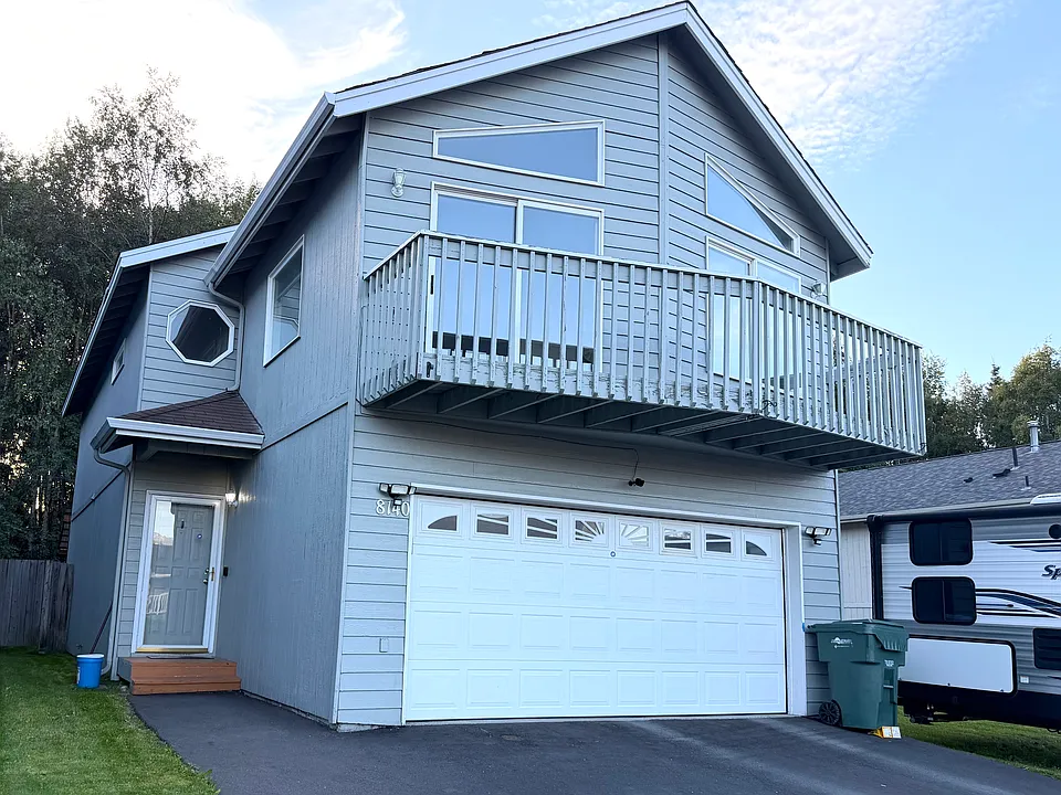 8140 Queen Victoria Dr