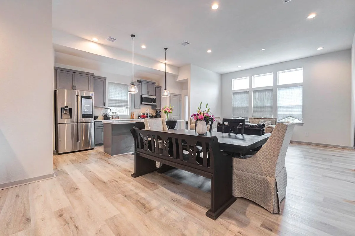 2 bed, 2.5 bath, 1892 sqft, $2,300 — Photo 1