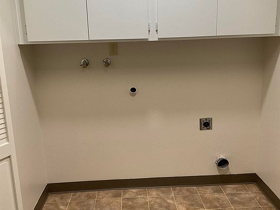 5th image of 3400 Serpentine Dr