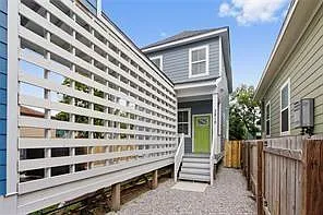 2 bed, 1.5 bath, 1048 sqft, $1,825 — Photo 1
