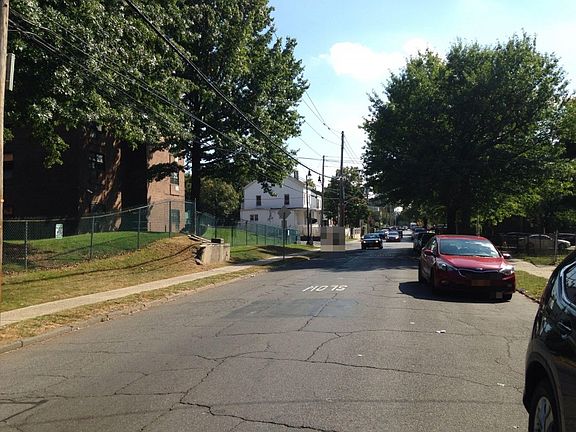 4th image of 146 S 6th Ave