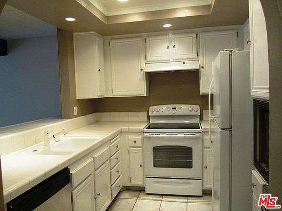 4th image of 5800 Owensmouth Ave APT 80